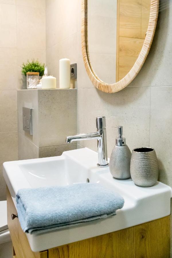 W&K Apartments - Harmony Suite - Faktura Vat, Parking コシャリン エクステリア 写真